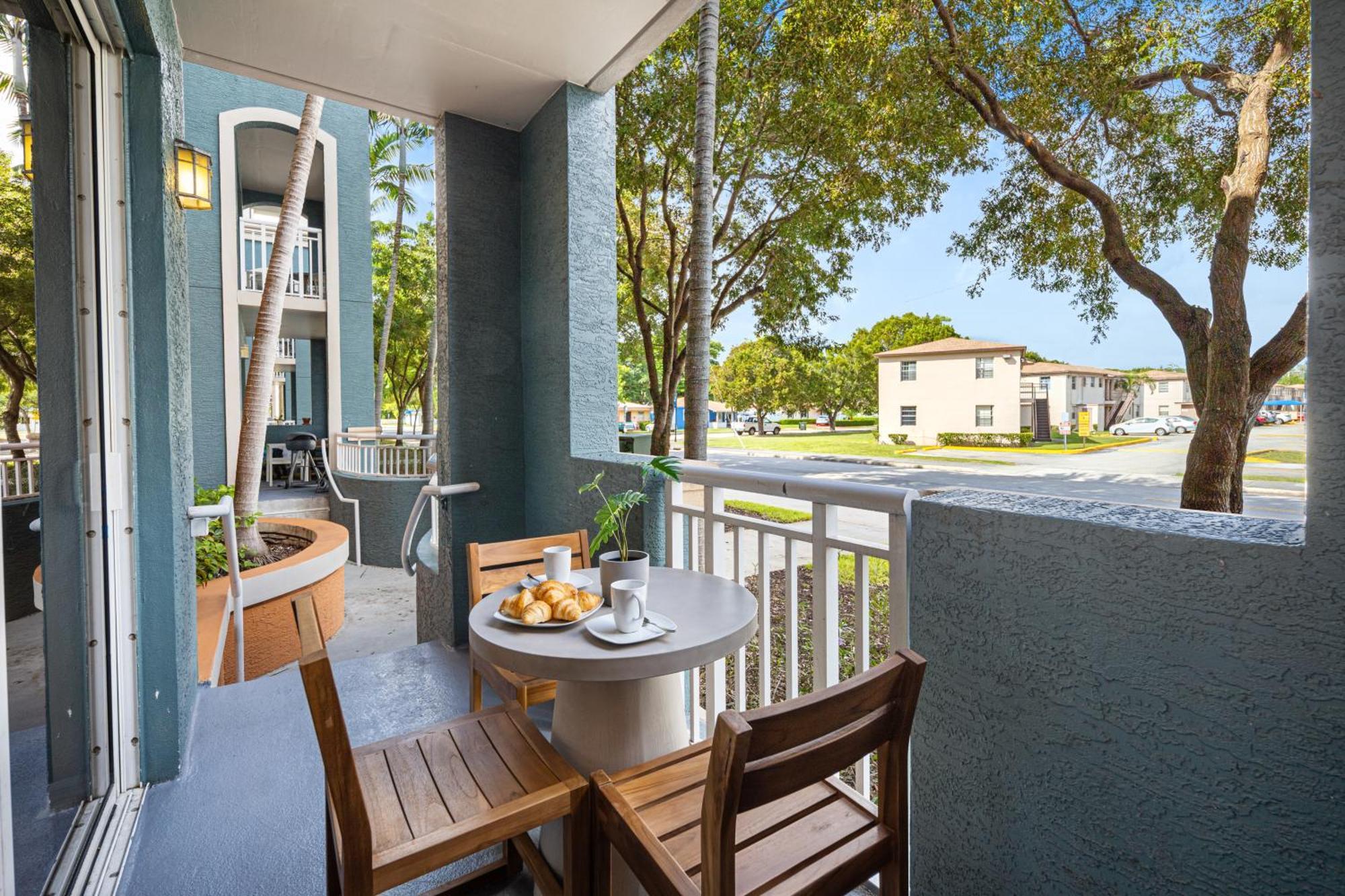 Dharma Home Suites South Miami At Red Road Commons المظهر الخارجي الصورة